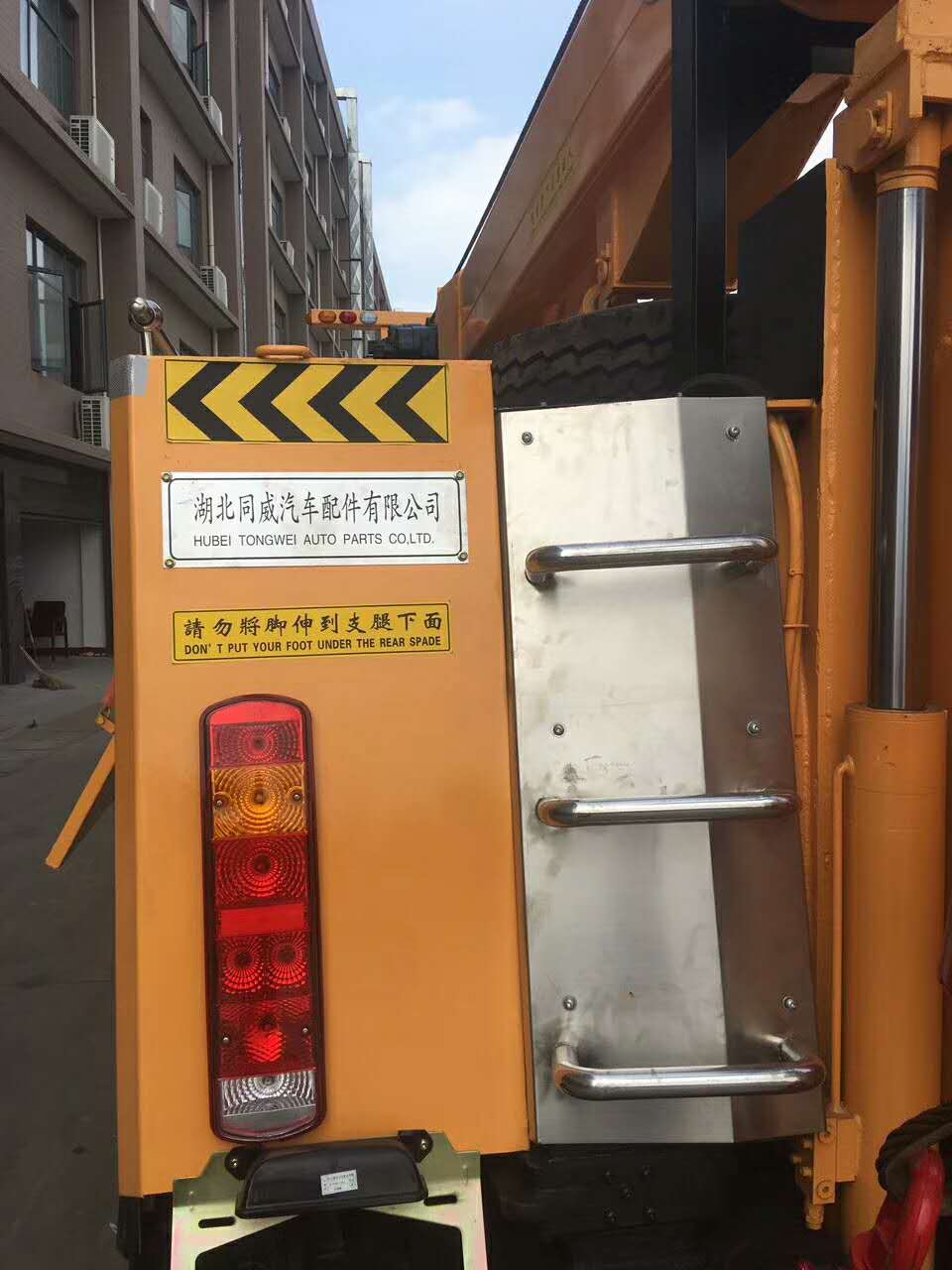 ���������ϵ����x���D(zhu��n)������܇������HTW5310TQZDZZ����������8X4����܇