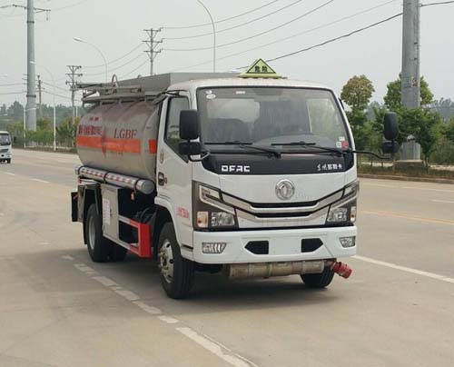 專威牌HTW5075GYYEC6型運油車